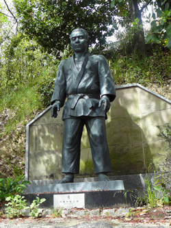 �����l�Y�̑��u���v